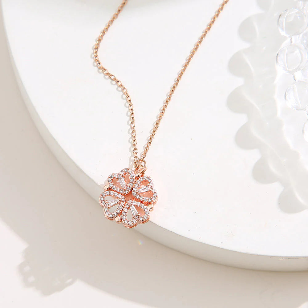 Collier en Trèfle - Coeurs Aimantés Plaqués Or